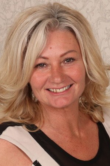 Mature British Ellen