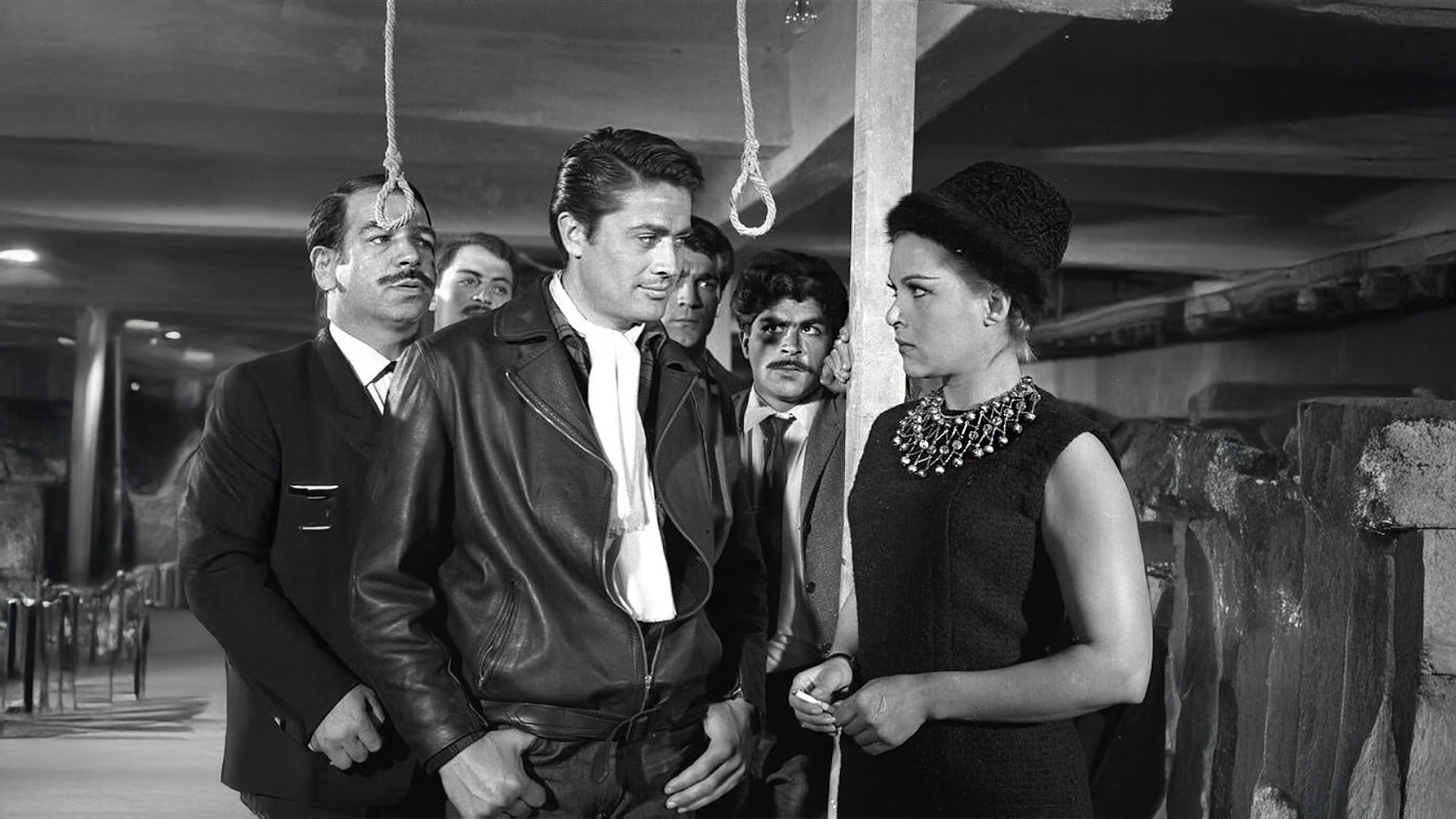 Şafakta Üç Kurşun