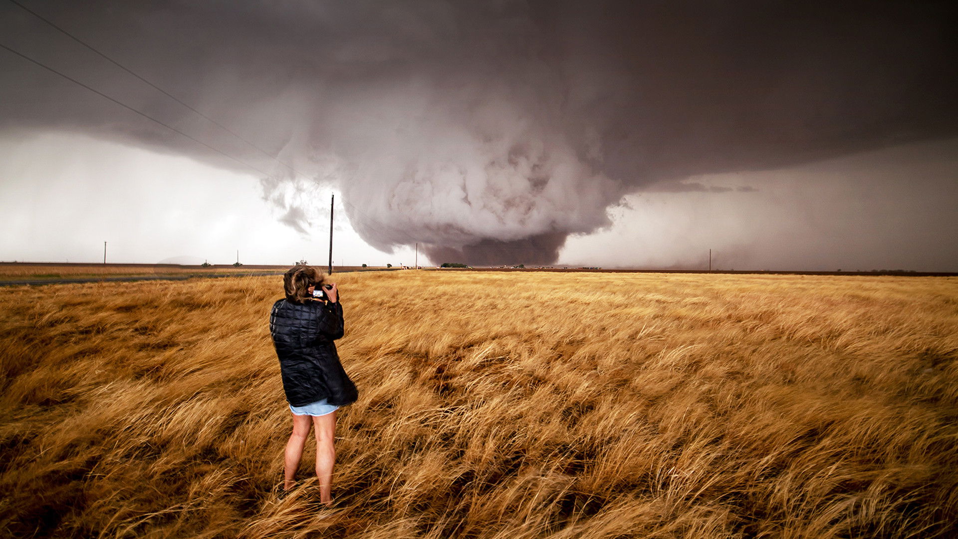 The Chasers of Tornado Alley: Touching the Sky