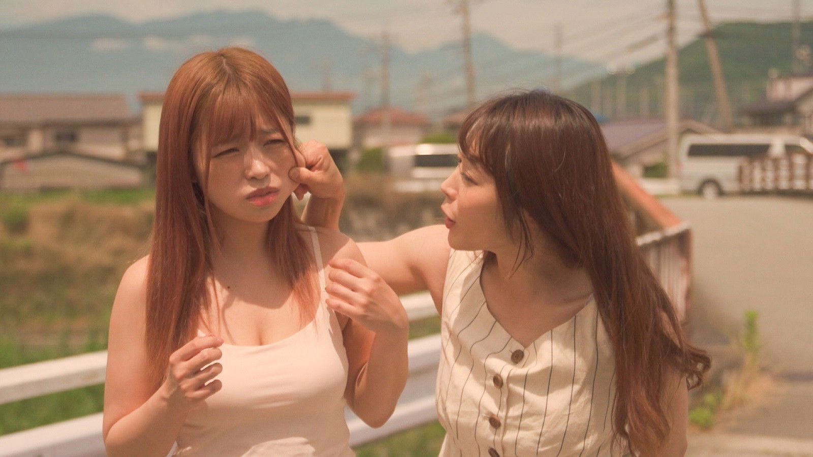 Mitchaku kyonyû shimai: Oppai wa shitte iru