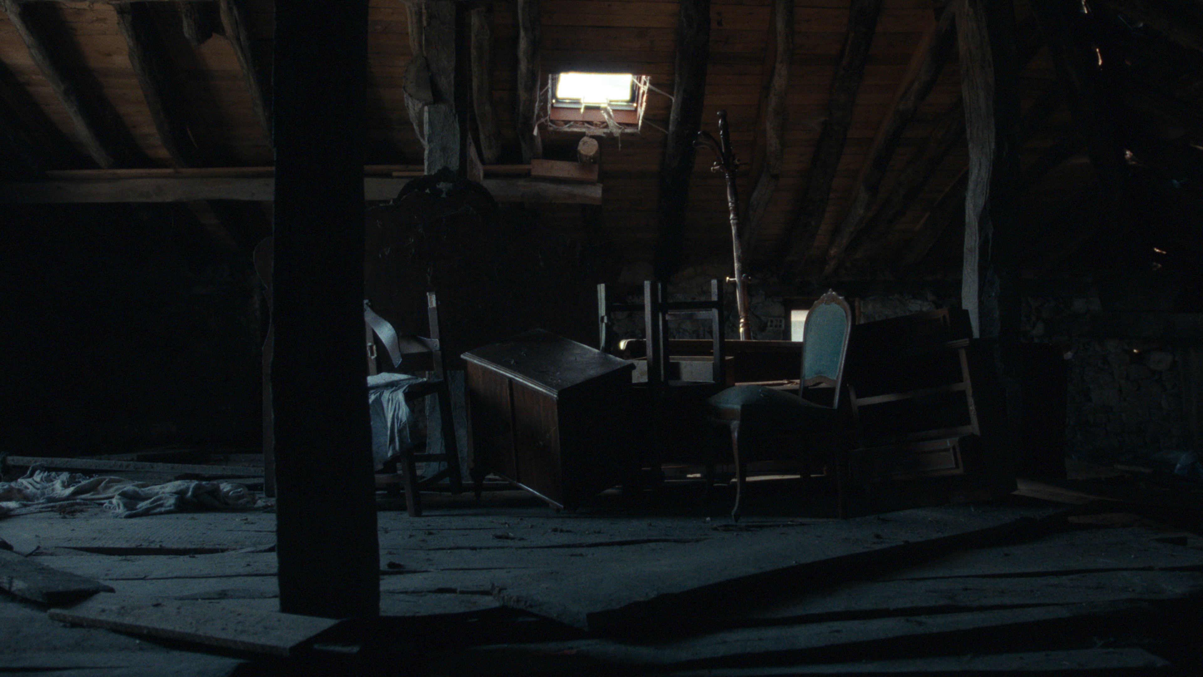 Echoes of silent roosters