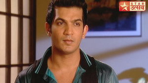 Mayank Hands Over the Letter