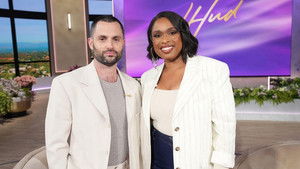 Penn Badgley, Robyn Hurder