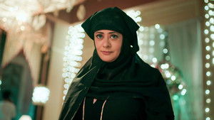 Aish Enters Saluja Mansion