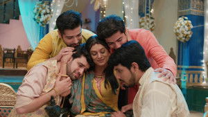 Emotional Moment For The Pandyas