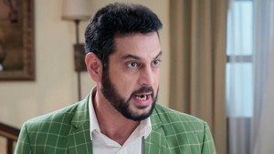 Manish Fumes at Boomika