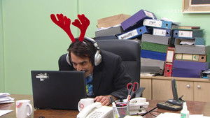 1446 Čudo da išta ima