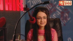 Samrat Tells Gunjan to Sing