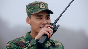 Xia Zhuo and His Parents Across the Mountain