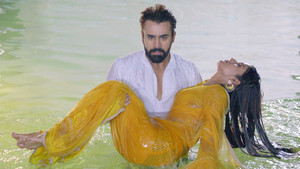 Raghbir Saves Pragati's Life!