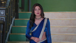 Angoori Offers 'Gurudakshina' to Vibhuti