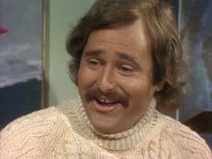 Gloria Suspects Mike