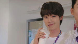 Is this mirror therapy?