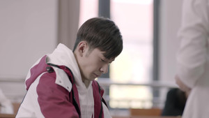 Xia Zhuo Returns to School to Complete Procedures