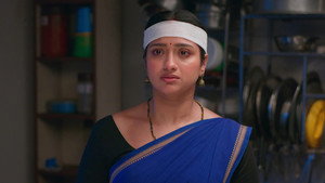 Deepa Faces Chitralekha's Scorn
