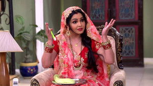 Tiwari Becomes a Filmmaker