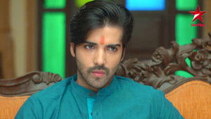 Tilak Pretends to Rescue Kangana