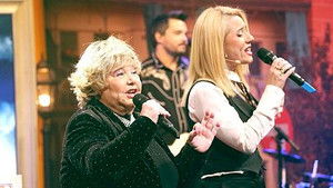 Al cielo con… Karina and Asaari Bibang