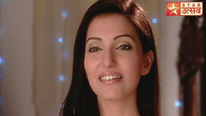 Diya Helps Gunjan Dress Up