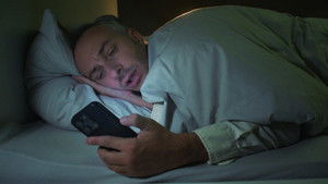 Gaming, Scrolling, Swiping – Trapped in the Net