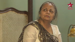 Nisha And Her Cousins Gift A Smart Phone To Dadi