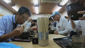 Farewell to Tsukiji Market: At the Usual Standing Soba Noodle Shop