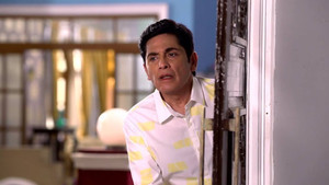 Vibhuti Disguises Himself As a Woman