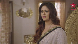 Mohan Gifts A Set Of Bangles To Rupan