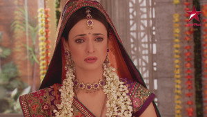 Arnav Insults the Guests