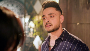 Vikrant Snaps At Mannat