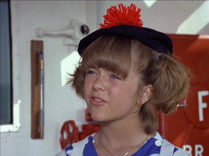 The Mallory Quest/The Offer/Julie, the Vamp (1)