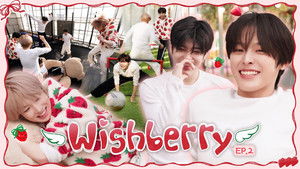 It's cute when strawberries play 🍓🤸‍♀️ You can compliment (look forward to it) 😌 イチゴたちが遊ぶ姿かわいいでしょ ⚽ 🏃‍♂️褒めてくれてもいいですよ (期待の表情)˚ ⊹ ♡ | WISHBERRY EP.2
