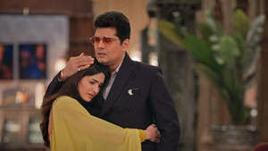 Mihir Stands by Pari