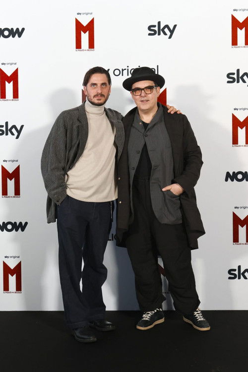 M - Il Figlio del secolo | Il dietro le quinte